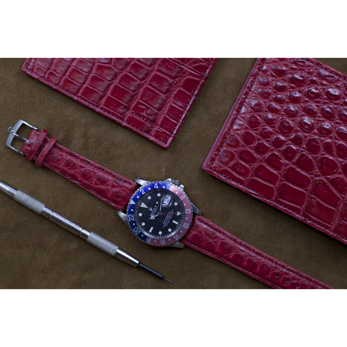 https://www.septiemelargeur.fr/2335-thickbox_default/bracelet-montre-croco-rouge.jpg